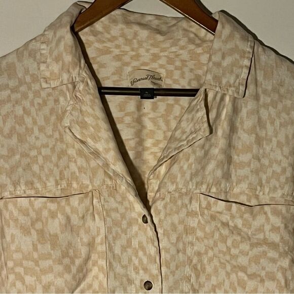 Women's Universal Thread Tan & White Short Sleeve Button Down Shirt - Picture 3 of 7